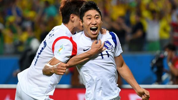 @FIFAWorldCup: Korea Republic's @theKFA Lee Keunho after his goal against Russia