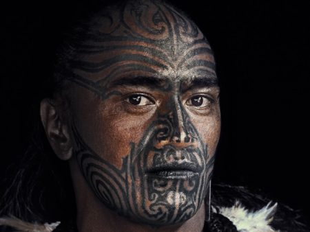 Un hombre maori, de las tribus de Nueva Zelanda, de Jimmy Nelson